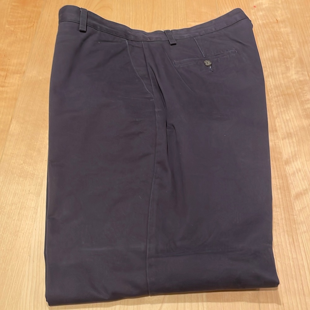 DOCKERS Classic Fit men’s pants 38x32 EUC Navy